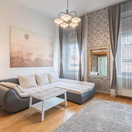 Apartment Bright Nest Liszt Academy